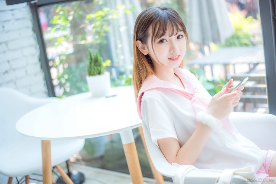 朋友不是先来的人或者认识最久的人，而是那个来了以后再也没有走的人。